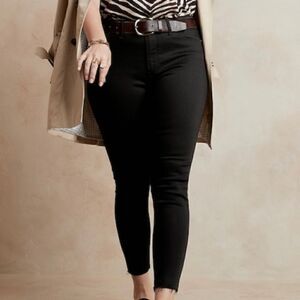 BANANA REPUBLIC Mid + Skinny Jean, Black, Size 35 Short